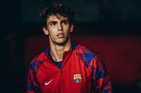 德劳伦蒂斯：在我们这个破主场里，一场只能赚300万欧